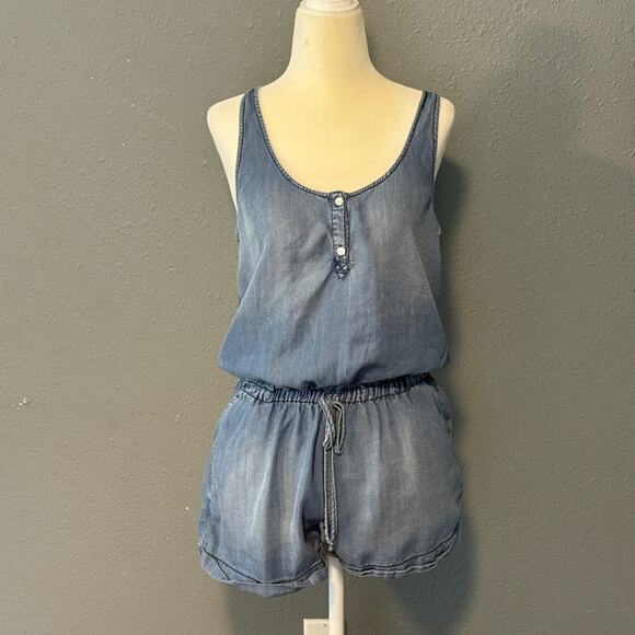 Sneak Peek Romper Women’s Size Small Light Blue Sleeveless Casual One Piece - Picture 1 of 7